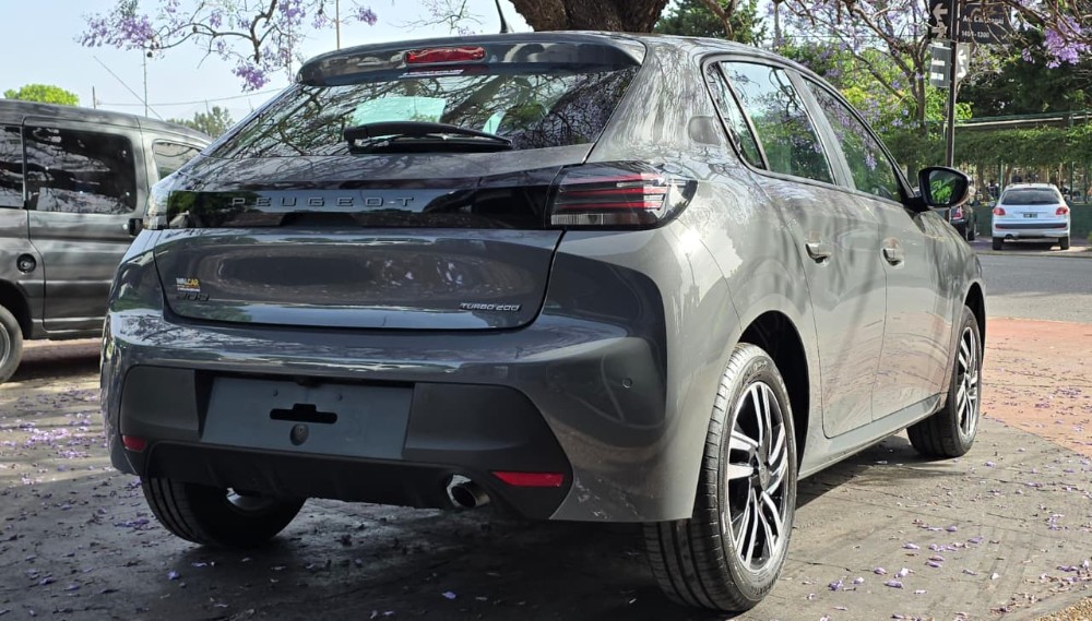 Peugeot 208 — foto 4